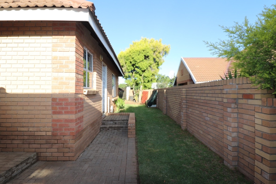 2 Bedroom Property for Sale in Langenhovenpark Free State